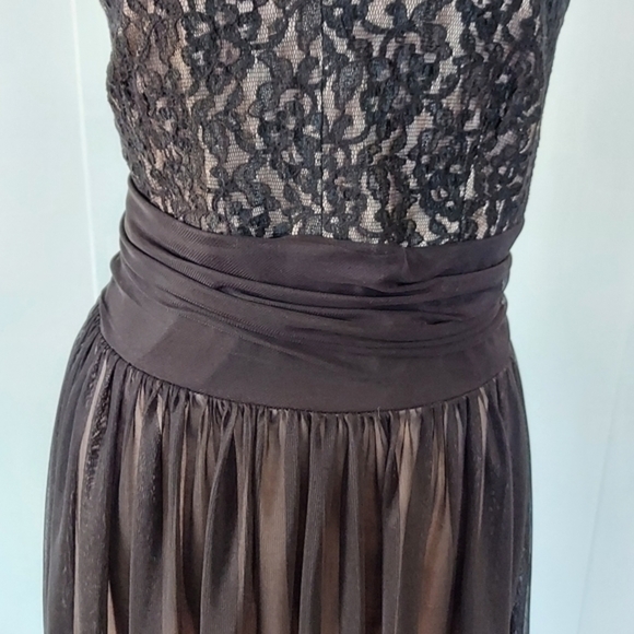 London Times Black Lace‎ and Tulle with nude underlay V Neck both sides - Picture 3 of 16